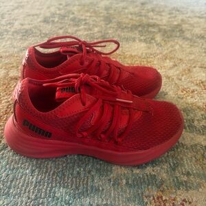 Kids puma sneakers